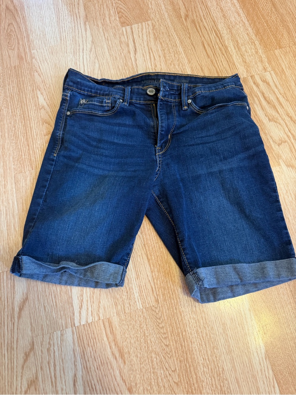 Denizen Levi’s Women’s Size 4 (W27) Modern Bermuda Shorts Dark Wash Cuffed